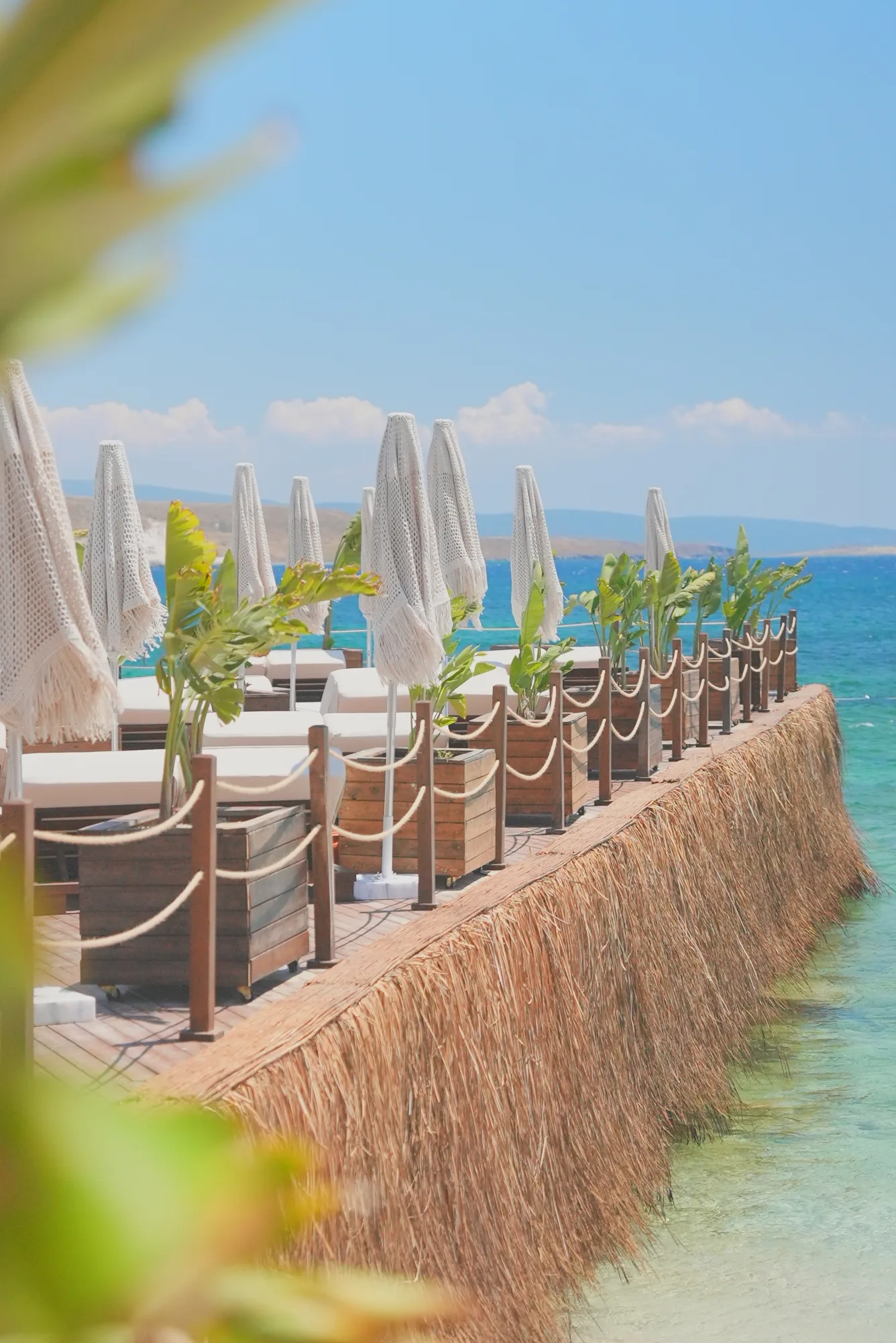 Uma Alaçatı plajı — turkuaz koy